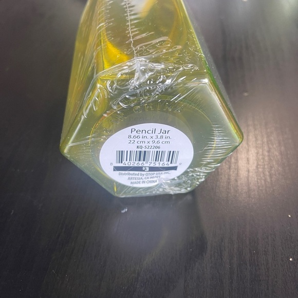 School Pencil Shaped Jar Made by QTOP, Yellow
Plastic,1 Piece - Picture 7 of 12